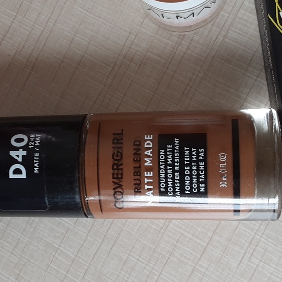 Assorted make up stuff,foundation ,eye brow , - Picture 2 of 4